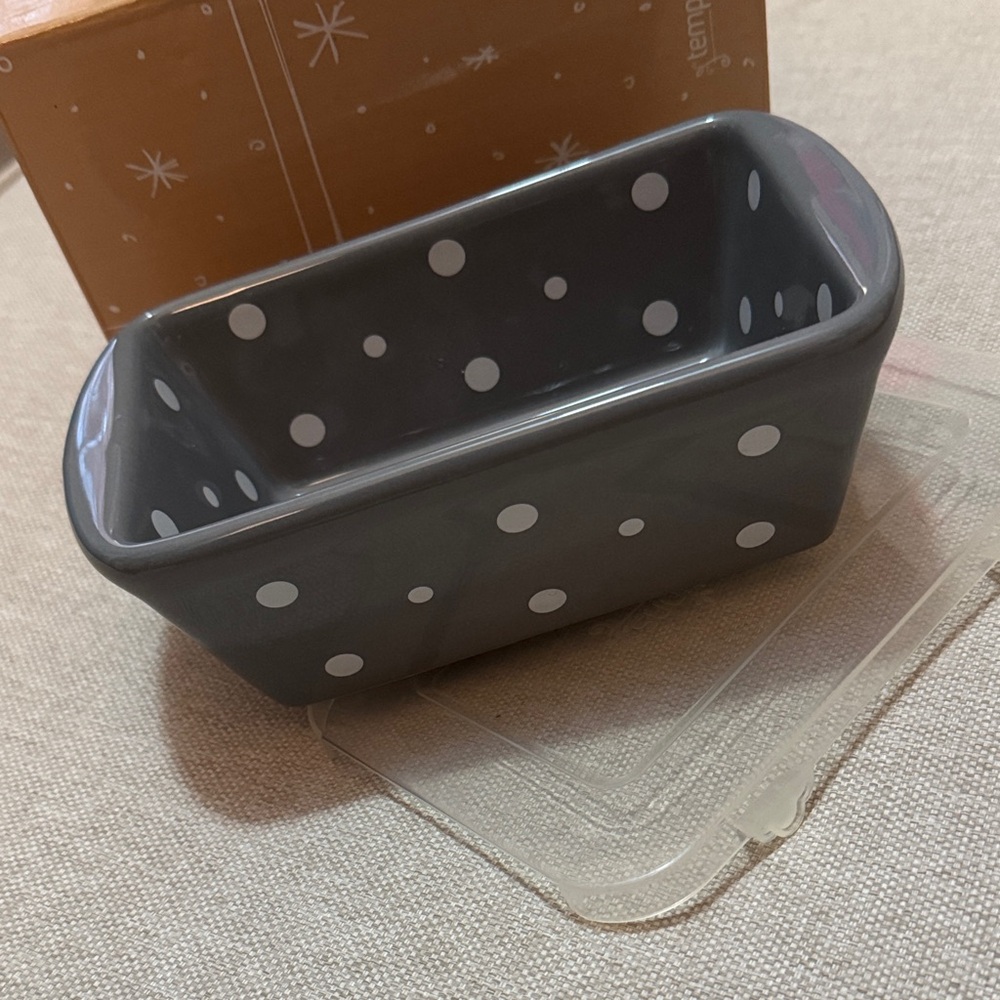 New in Box-Temptations Mini Loaf Pan-Ceramic-12 oz-Gray-Plastic Lid